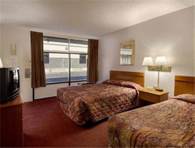 Howard Johnson Inn & Suites Columbus Room photo